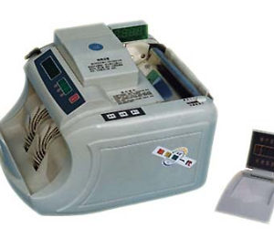 MAQUINA CONTADORA DE BILLETES MARCA QINGDAO MODELO KX 996A1