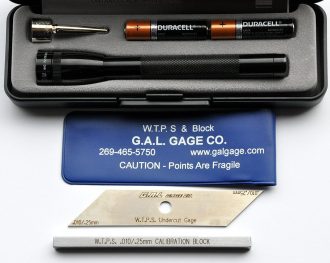 Indicador WTPS con bloque de calibración y linterna Mini Maglite Marca Gal Gage Cat 71