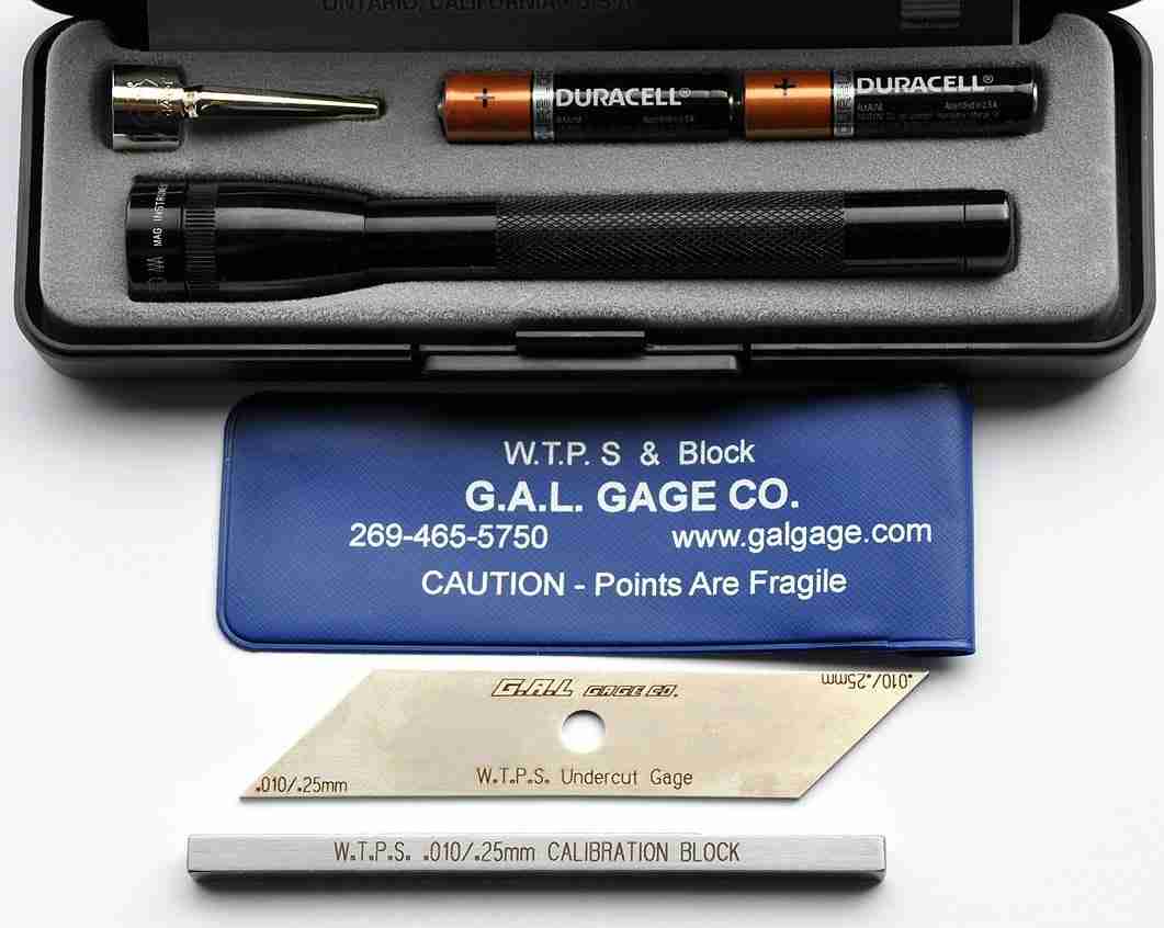 Indicador WTPS con bloque de calibración y linterna Mini Maglite Marca Gal Gage Cat 71